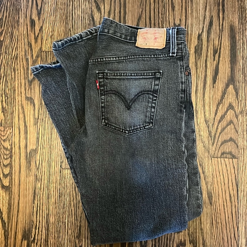 Black button fly Levi’s 501